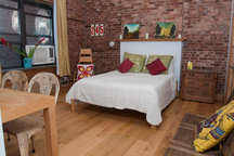  Private E. Village Townhouse Stay 