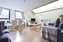 Peaceful rooms in modern flat 