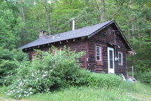 Bohemian Streamside Woodstock Digs