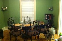 Bedroom Near Downtown, Queen Bed