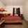 RiverSea Cottage: Luxurious king-sized "bed-nest"