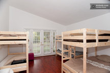 Chez JJ Upper Bunk 2, YC Walkable 