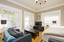 Sunny studio in downtown Oakland