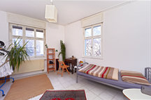 An emerging Artists fresh Flat !