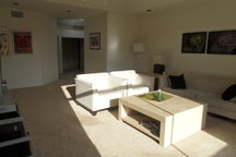 Private access room in heart of BH