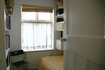 Cosy single room in private home