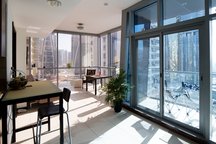 King bed + balcony @ JLT Metro
