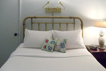 Bedroom/Private Bath/Breakfast/A-C 