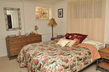 SPACIOUS GREENACRES SUITE-1200sq ft
