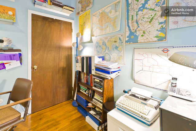 Cozy near Convention Center - Yep, that's a typewriter.