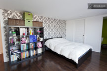 Private room condo by the Plateau
