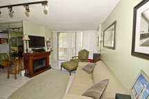 Block from beach, steps from Pool
