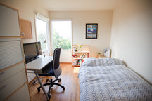 2br quiet view home 5 mins to train