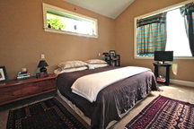 Spacious, Lofted Townhome Close-in