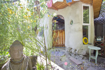 Adorable intimate earthen "cob"room