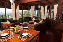 Lakeside villa w/great views & WiFi