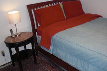 Conveniently Queens with two rooms