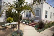 Cozy Beach Bungalow - Montana Ave