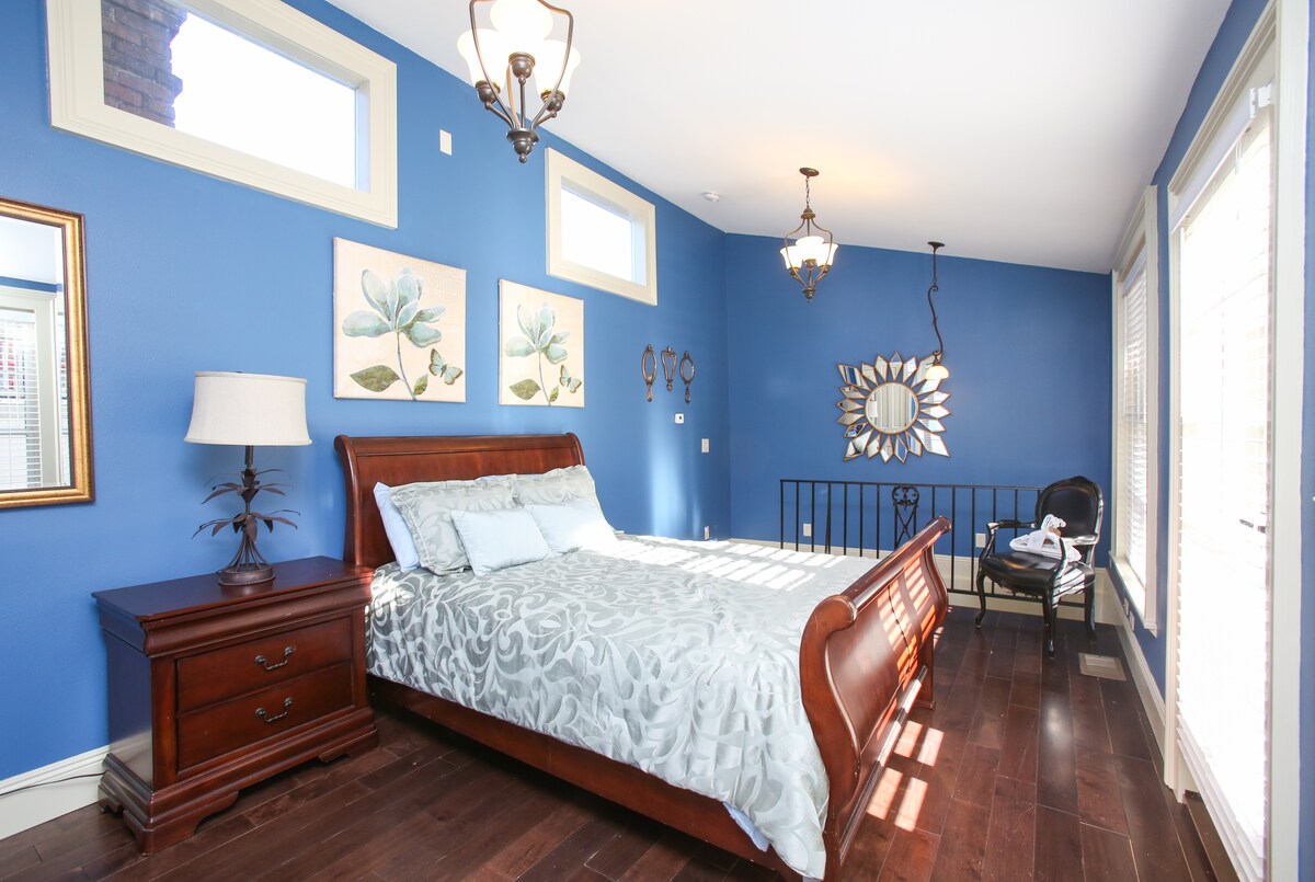 On Esplanade, Walk to Jazz Fest, FQ