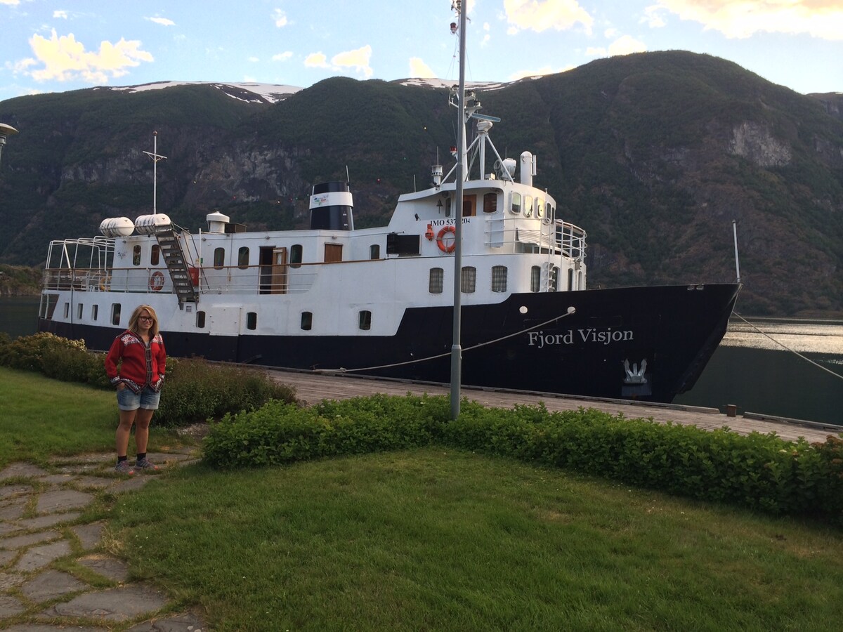 FLÅM FJORD VISJON SHIP WITH ROOMS