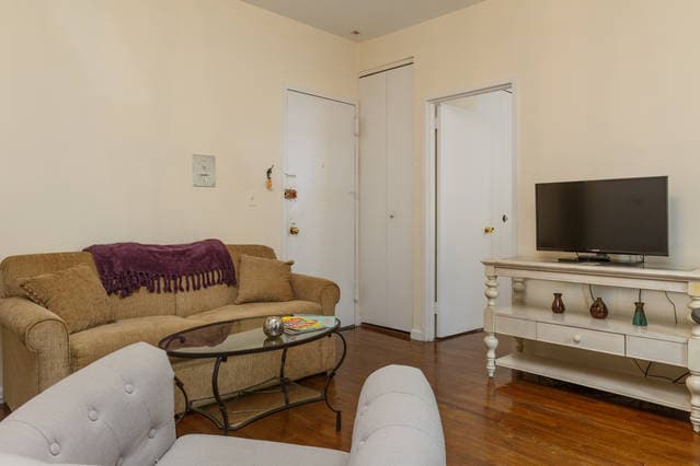 Charming Shabby Chic One-Bedroom in New York