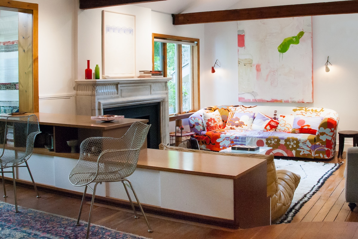 Beautiful modernist 3 BR home