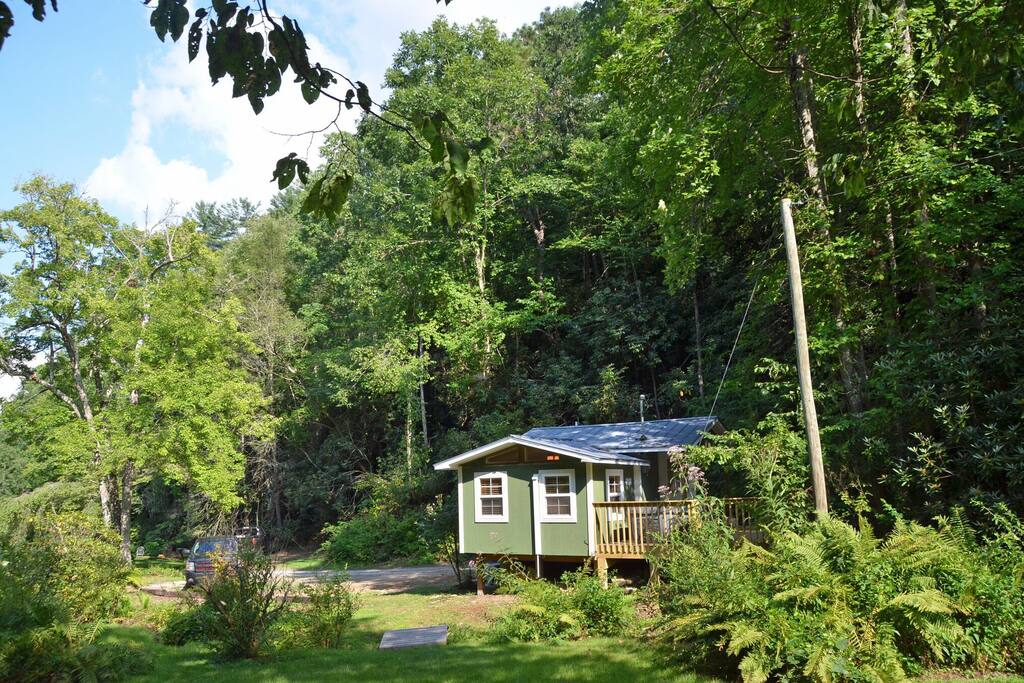 Creekside Cricket, Hot Tub Pets Ok - Cabins for Rent in Almond