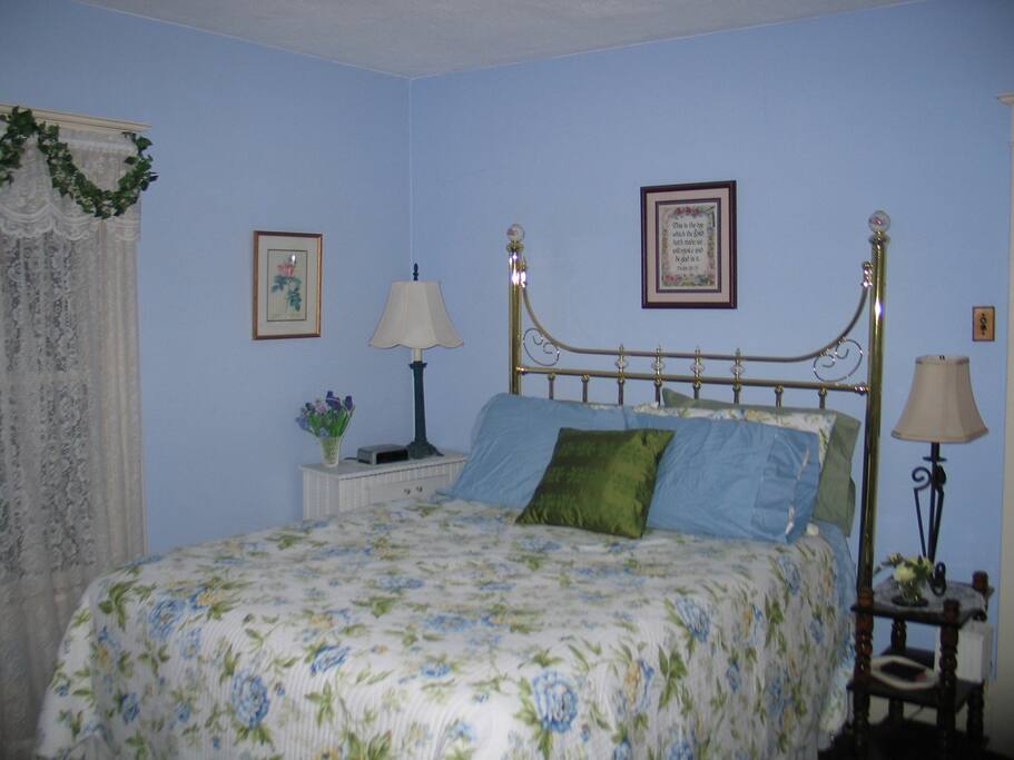 Three Oaks Guest Inn BLUE ROOM Houses for Rent in Valley City