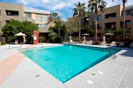 Bedroom and Private Bathroom - Phoenix - Apartment