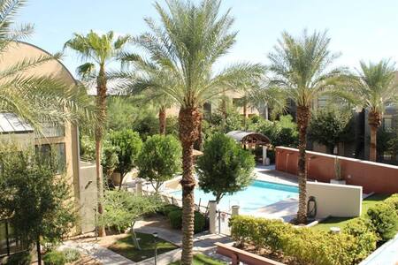 Bedroom and Private Bathroom - Phoenix - Apartment