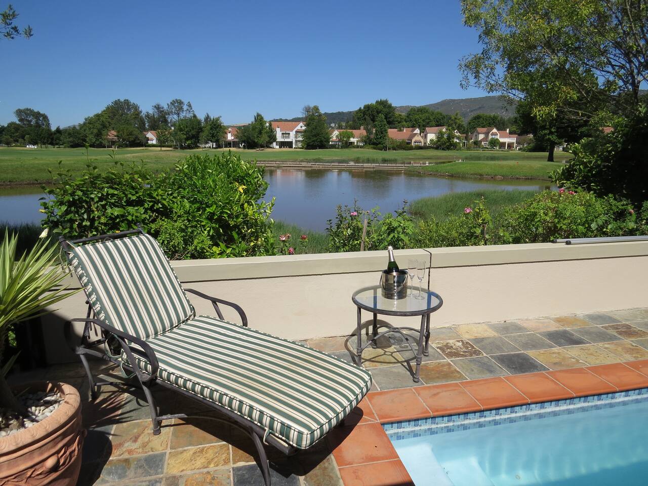 Top 20 stellenbosch verhuur van villa's en bungalows airbnb ... Slaapkamers set Afrikaanse