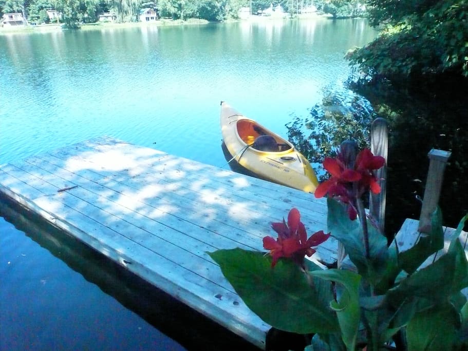 Lower floating dock