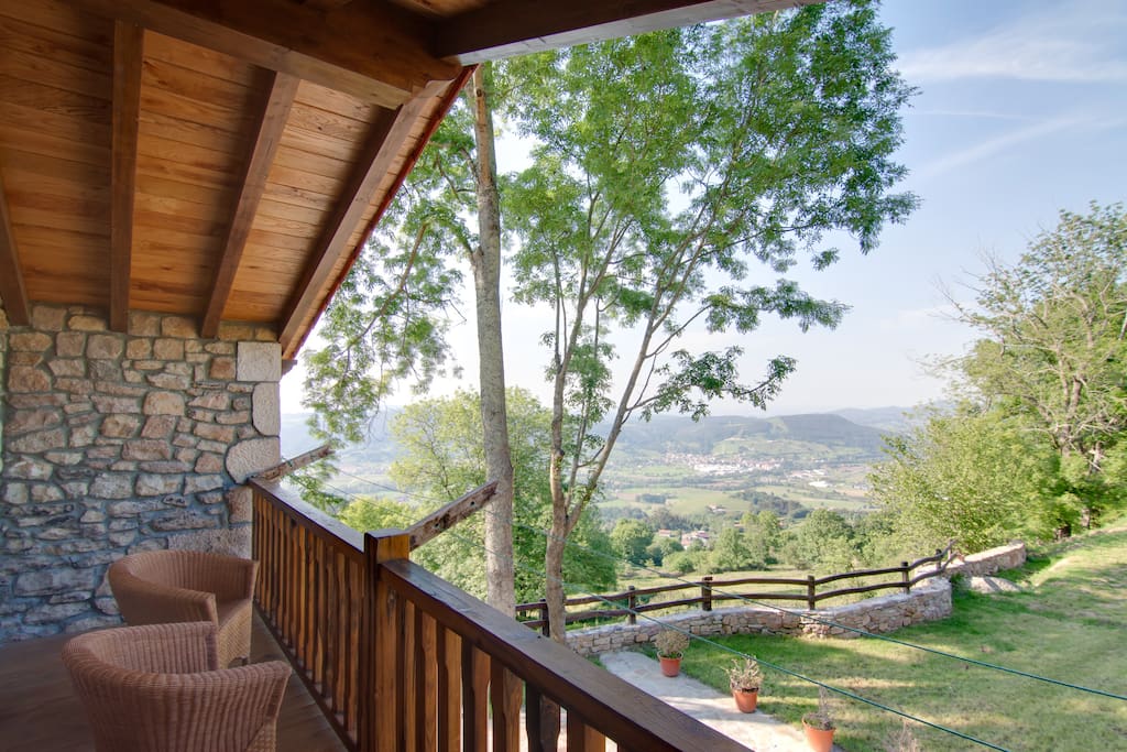 preciosas vistas desde la casa, Valle de Cayon y Bahia de Santander!!