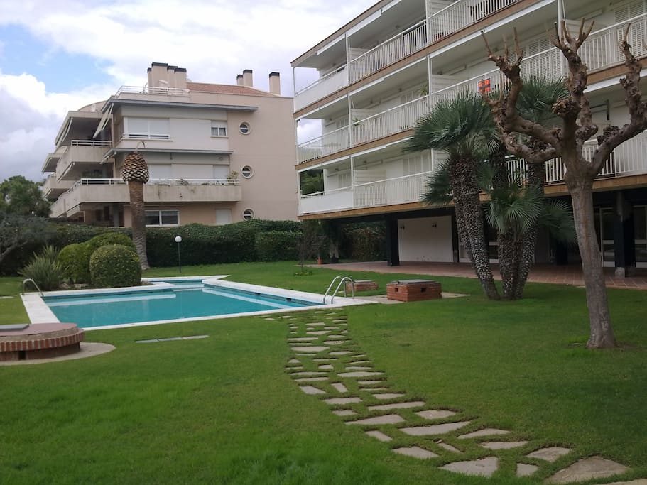 piscina comunitaria apto.