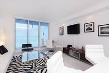 Luxury 2 Bedroom Miami Beach Direct Ocean View(49).jpg