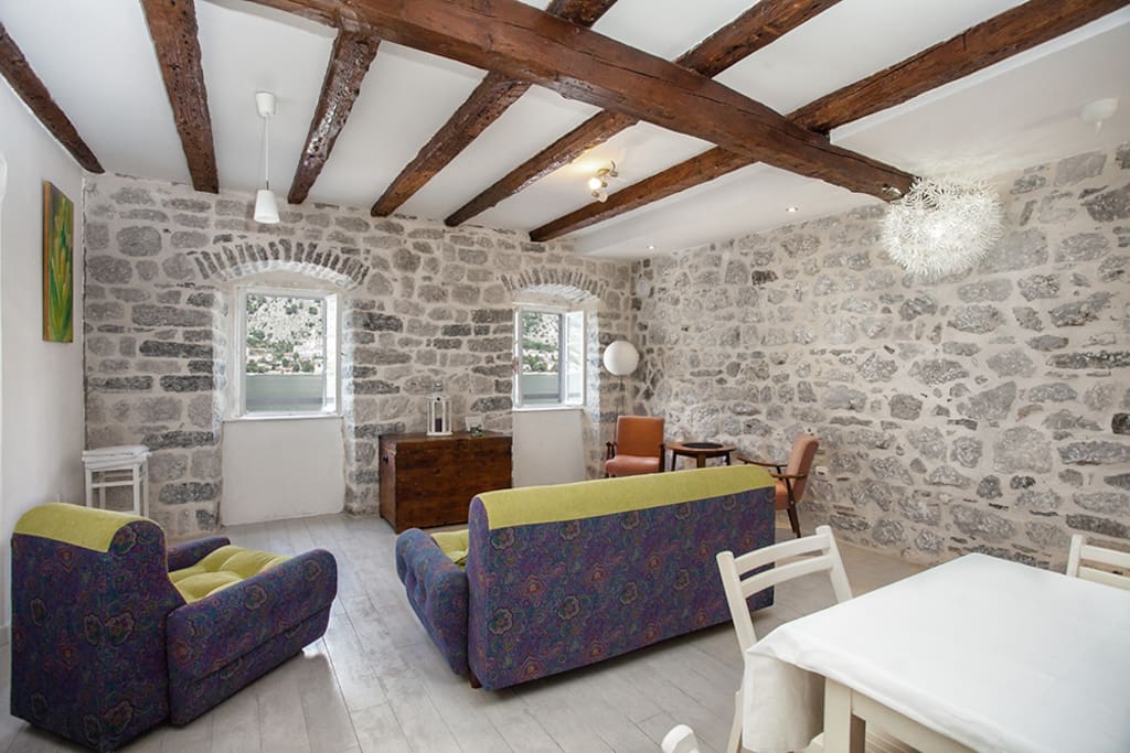 Spacious seaside stonehouse apt Flats for Rent in Muo