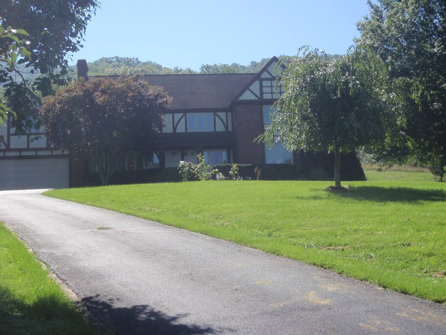 Honey Creek Farm Houses for Rent in Blacksburg