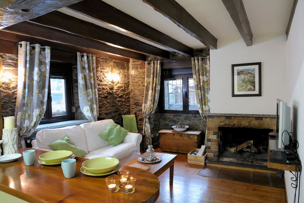 Cozy 1 bedroom apt with fireplace Apartments for Rent in Arans