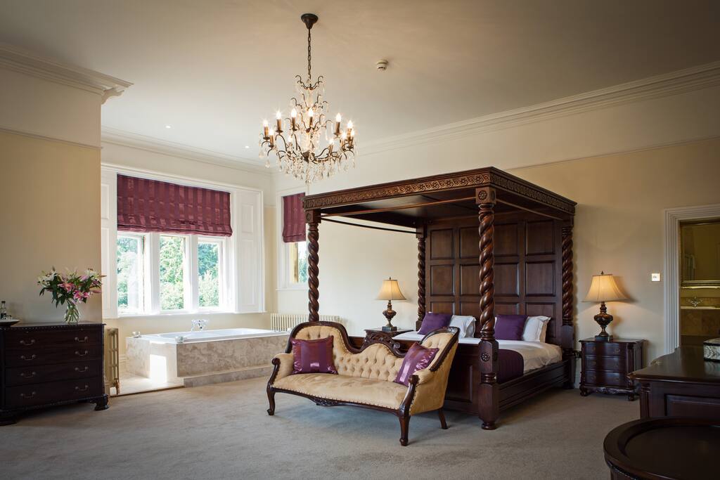 Your Own Exclusive Manor House - Bed & Breakfasts for Rent 