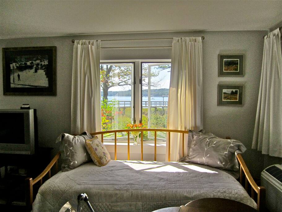 Romantic Harbourside Studio 52 w Apartments for Rent in Boothbay