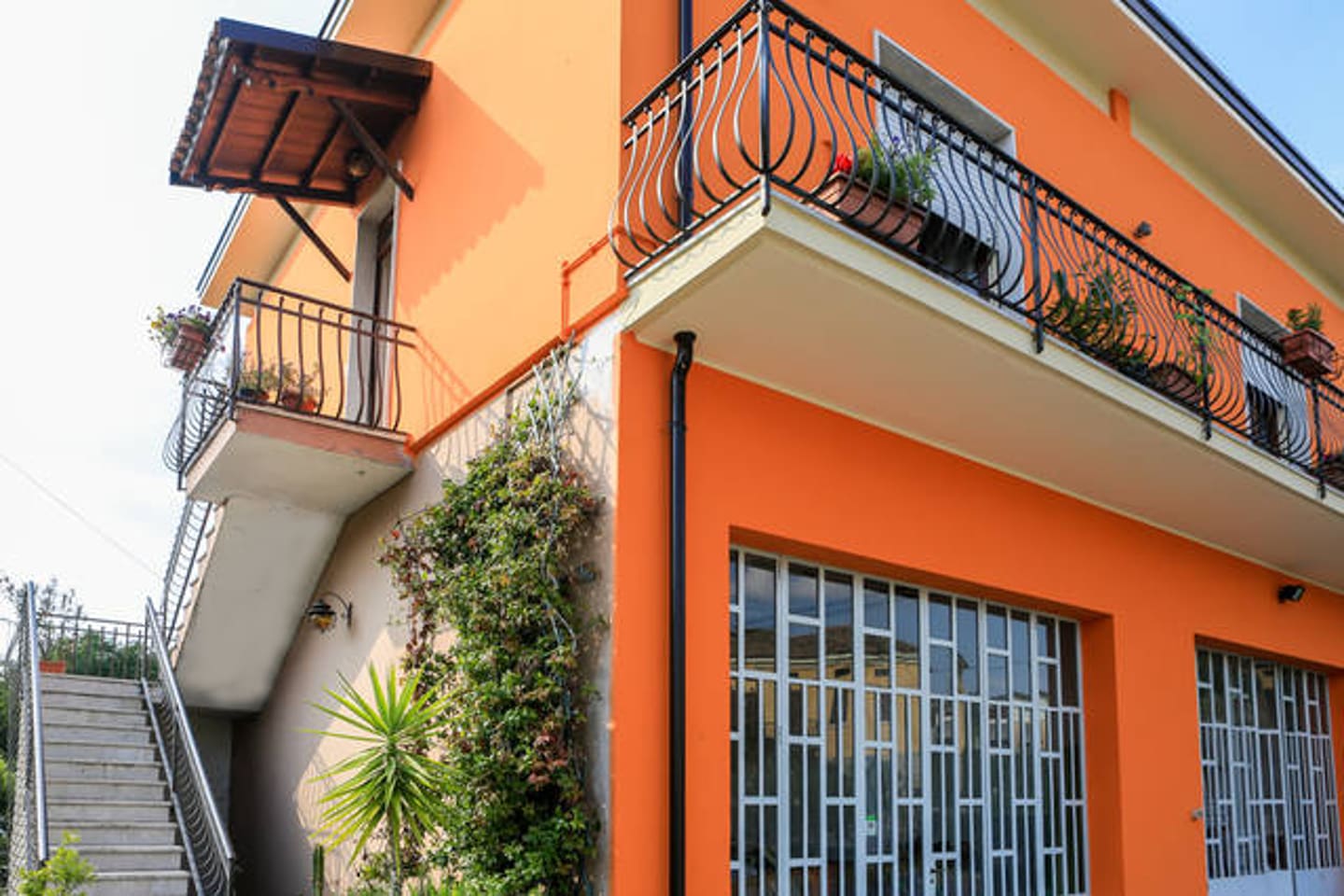 Casa formula lavoro lagodigarda houses for rent in solferino