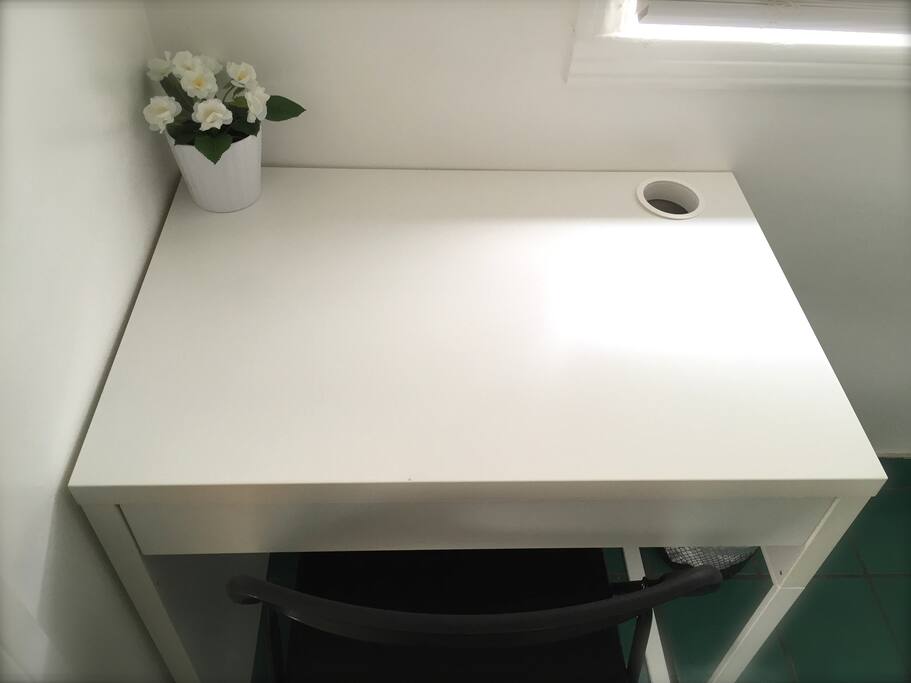 DESK & CHAIR IN KITCHEN