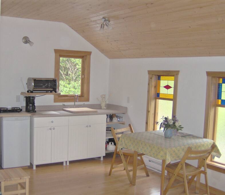 Above All Cottage on Quadra Island Cottages for Rent in Quathiaski Cove