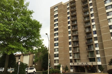 Private apt near red line metro!