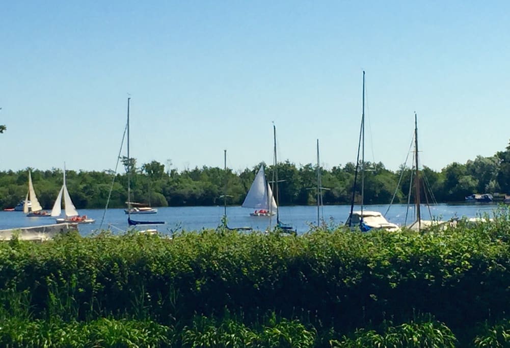 Charming boathouse, Norfolk Broads Flats for Rent in Norwich