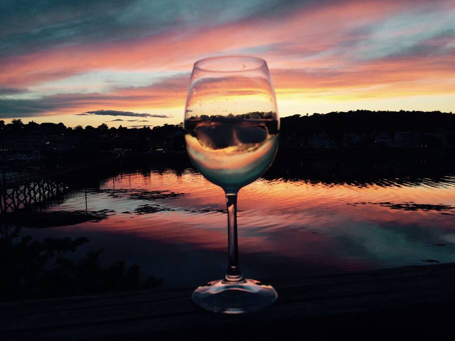 Deckhouse with Footbridge Views! Apartments for Rent in Boothbay Harbor