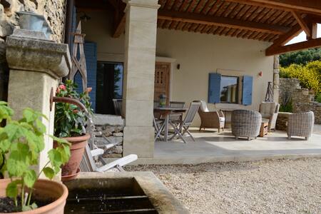 Mas authentique prox.vieux village - Taulignan  - Casa