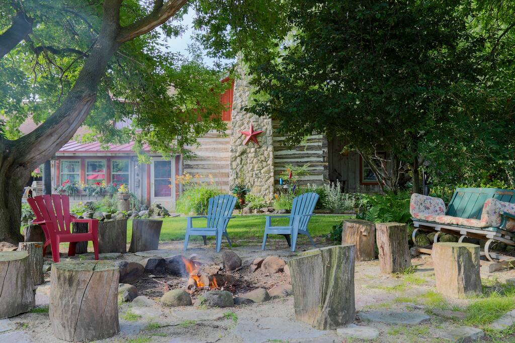 The Hilltop Haven Bed & Breakfasts for Rent in Fredonia