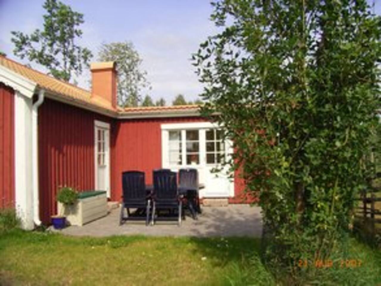 Trevlig stuga i jälluntofta zomerhuisjes/cottages te huur in ... Wunderschne bedden en ruimte