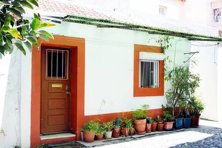 Cottage in the heart of Lisbon - บ้าน
